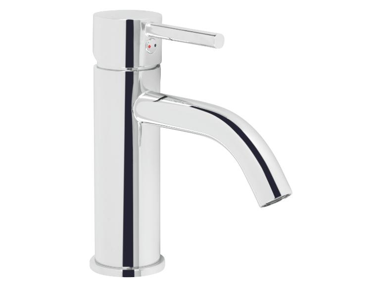 Chromowana bateria umywalkowa z jedną dźwignią.