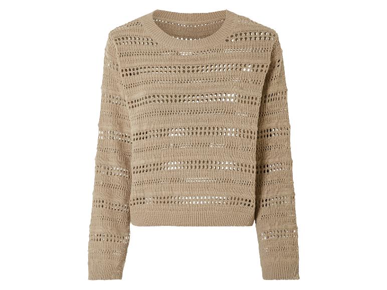 Beżowy sweter z ażurowym wzorem.