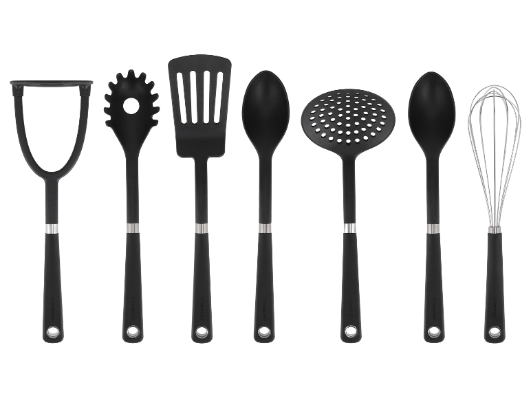 Zestaw przyborów kuchennych SilverCrest: tłuczek do ziemniaków, podajnik do spaghetti, szpatułka, łyżka, chochla cedzakowa i trzepaczka.