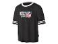 Czarny T-shirt z krótkim rękawem z logo NFL i białymi paskami na rękawach.