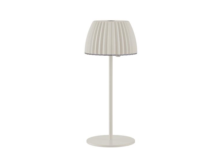 Biała lampa podłogowa z plisowanym abażurem.