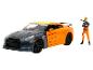 Zabawkowy pomarańczowy Nissan GT-R z figurką Naruta.