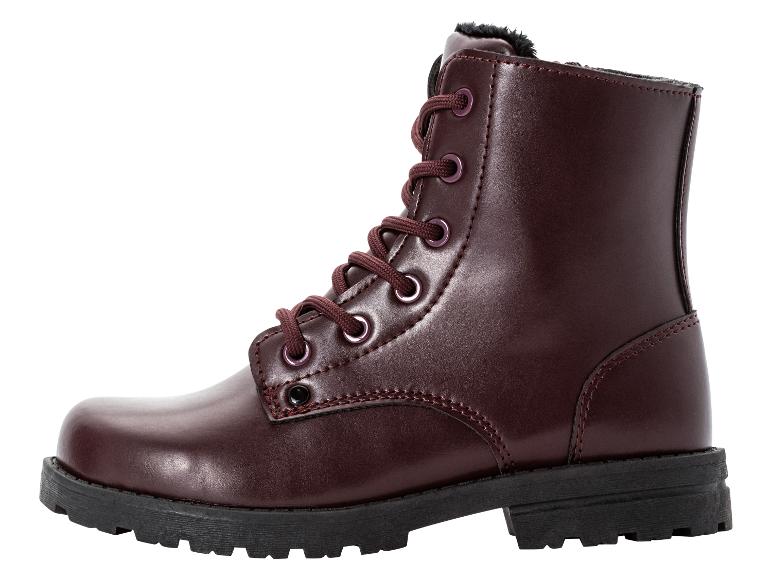 Burgundowe botki z sznurowaniem i grubą podeszwą.