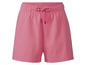 Różowe szorty ze sznurkiem do ściągania.