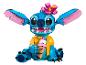 Niebieska figurka LEGO Stitch w hawajskiej koszuli z lodami.