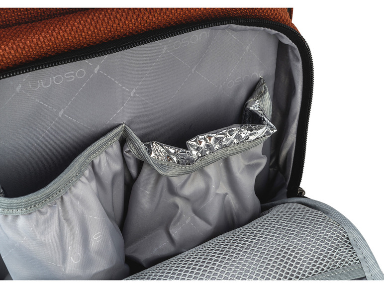 Otworzony plecak z izolowaną kieszenią i przegrodą z siatki.