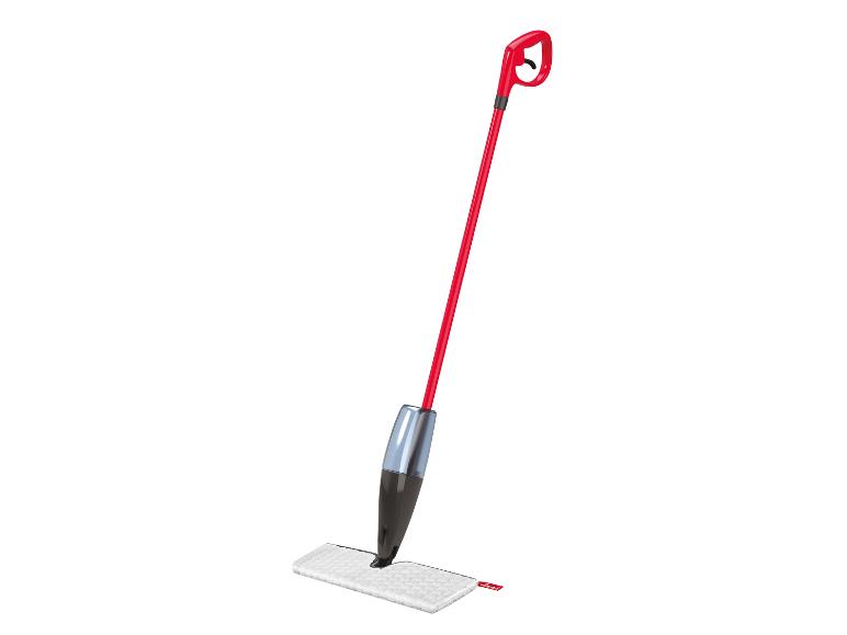 Mop Vileda z końcówką czyszczącą.