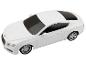 Biały plastikowy model samochodu Bentley.