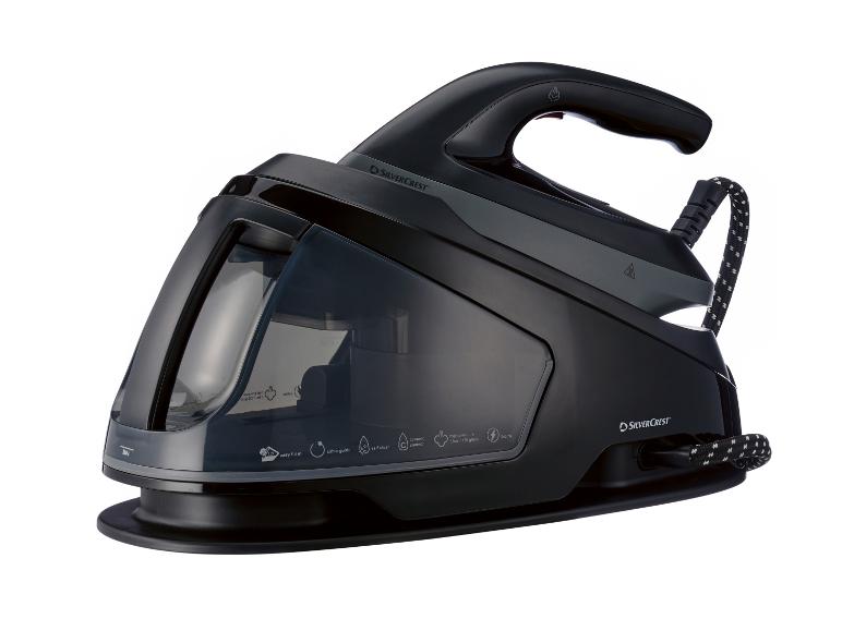 Czarne żelazko parowe z przezroczystym zbiornikiem na wodę i logo marki.