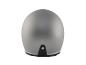 Szary kask motocyklowy z czarnym wizjerem.