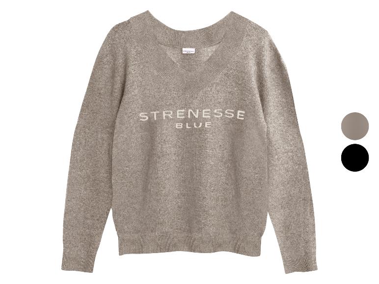 Beżowy sweter z dekoltem w serek z haftowanym logo „STRENESSE BLUE” na piersi.