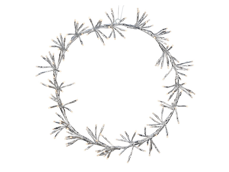 Srebrny wieniec świąteczny z białymi lampkami LED.