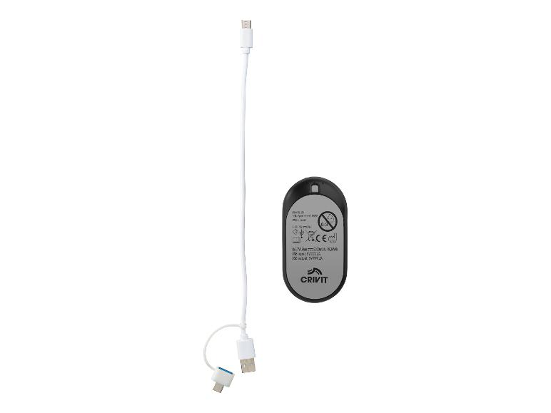 Czarny i szary power bank z białym kablem ładującym USB-C i adapterem USB-A.