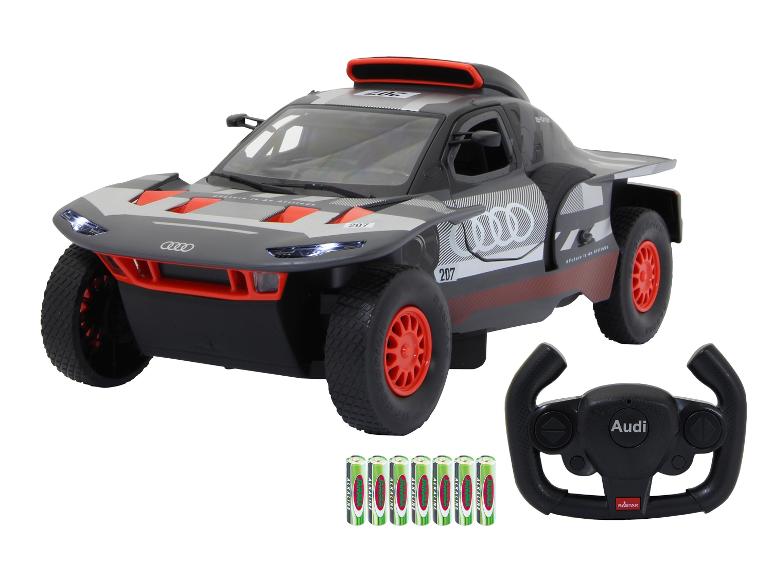 Czarny samochód terenowy Audi e-tron z pilotem