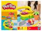 Zestaw ogrodniczy Play-Doh z kwiatami z ciastoliny i narzędziami.
