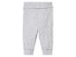 Szare, prążkowane spodnie dla niemowląt.
