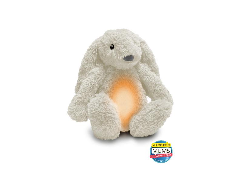Biały pluszowy królik z pomarańczowym brzuszkiem, nagrodzony „Made for Mums Toy Awards 2024 Shortlisted”.