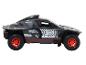 Srebrny model Audi e-tron do rajdów z czerwonymi felgami.