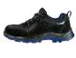 Czarne buty robocze z niebieską podeszwą marki Parkside.