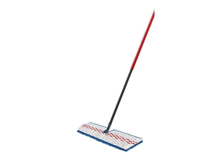 Mop z czerwono-niebieską końcówką i rączką