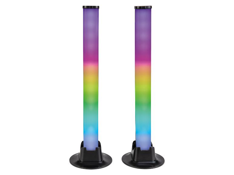 Dwie pionowe lampy LED z gradientem kolorów, od fioletu do błękitu, na białym tle.