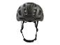 Czarny kask rowerowy.