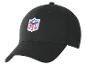 Czarna czapka z haftowanym logo NFL z przodu.