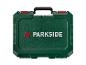 Zielona walizka narzędziowa PARKSIDE z czarną rączką i czerwonymi zatrzaskami.