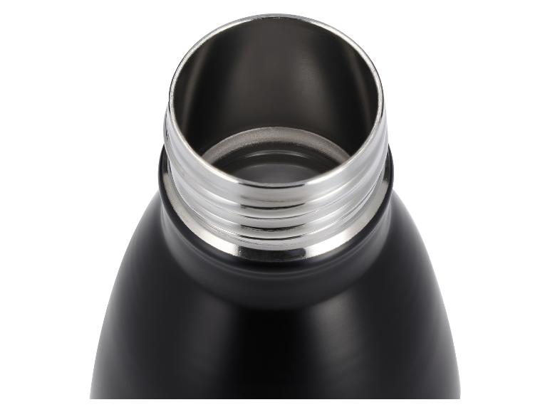 Górna część czarnej butelki termicznej ze srebrnym metalowym otworem