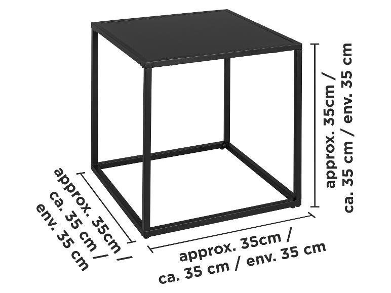Czarny metalowy stolik boczny o wymiarach ok. 35x35x35 cm.
