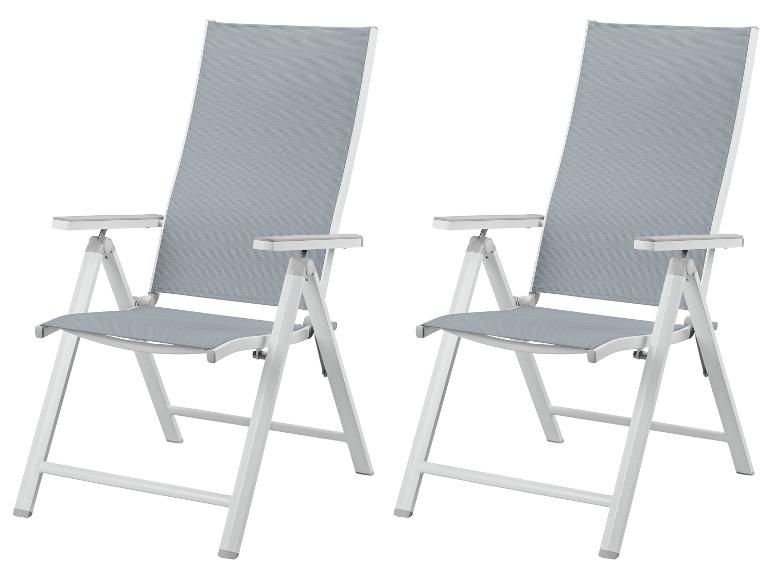 Dwa szare składane krzesła ogrodowe z białą ramą.