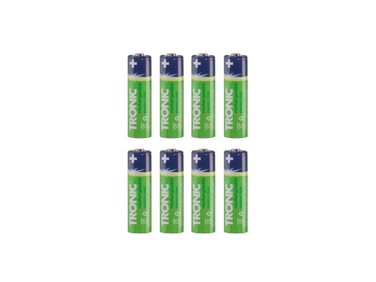 Osiem zielono-niebieskich akumulatorków TRONIC AA, 2500 mAh, ułożonych w dwóch rzędach.