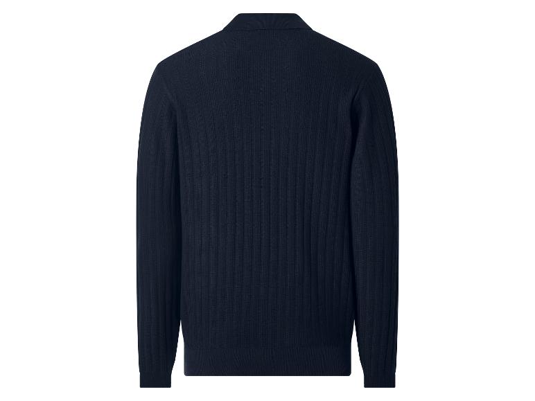 Granatowy sweter z dzianiny prążkowanej z kołnierzykiem, widok z tyłu.