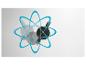 Abstrakcyjne przedstawienie atomu z czarnymi i szarymi kształtami.