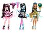 Trzy lalki Monster High: Draculaura, Frankie Stein i Cleo De Nile.