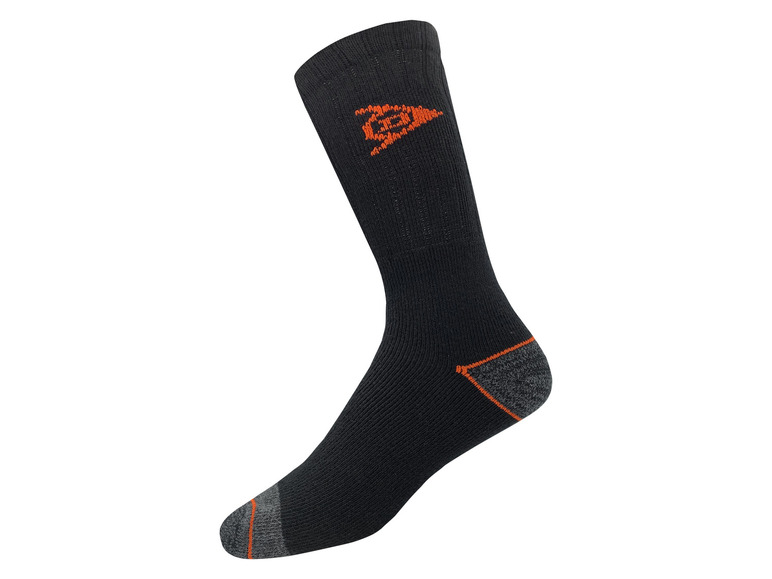 Czarne skarpety z pomarańczowymi akcentami.