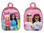 Dwa różowe plecaki Barbie z nadrukiem lalek Barbie.