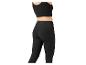 Czarne legginsy i top sportowe.