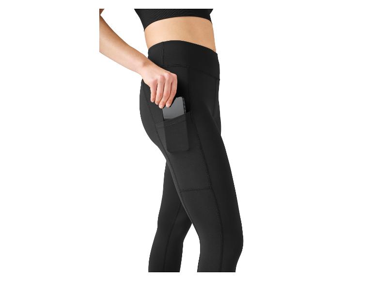 Czarne legginsy sportowe z kieszeniami na telefon.