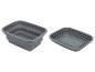 Dwa szare składane pojemniki, idealne na kemping.