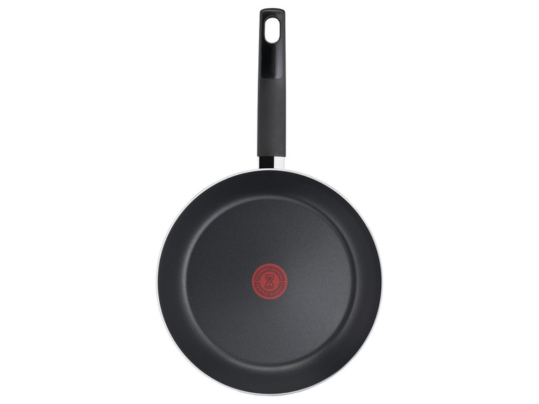 Czarna patelnia Tefal z powłoką nieprzywierającą.