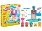 Zestaw Play-Doh Rainbow Swirl Ice Cream Playset z maszyną, akcesoriami i 5 pojemnikami ciastoliny.