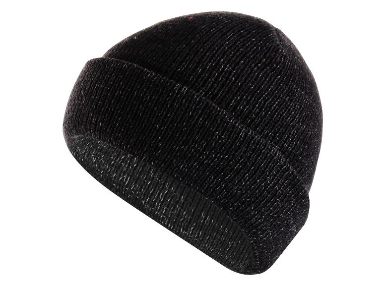 Czarny, dzianinowy beret z ozdobnym ściegiem.
