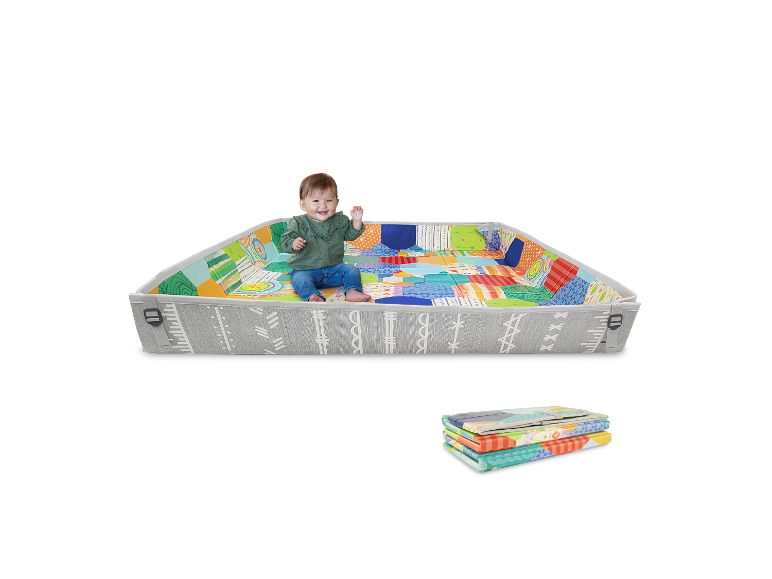 Składana mata edukacyjna dla niemowląt w kolorowe wzory patchwork.