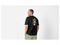 Czarny t-shirt Plantopia z kwiatowym nadrukiem i jasnozielone szorty.