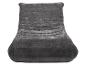 Szary aksamitny fotel z pikowanym oparciem i siedziskiem.