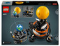 Model LEGO Technic działającego planetarium ze Słońcem, Ziemią i Księżycem.