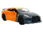 Pomarańczowo-szary model samochodu Nissan GT-R z motywem Naruto.