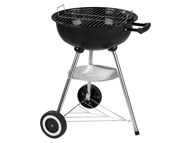 Czarny grill węglowy z chromowanym rusztem i kółkami