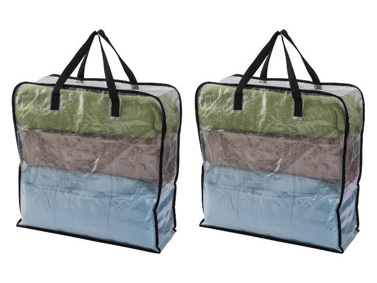 Dwie przezroczyste torby do przechowywania ze złożonymi zielonymi, brązowymi i niebieskimi kocami.